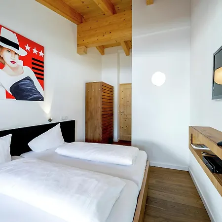 شقة Luxurious With Sauna Garage Roof Terrace